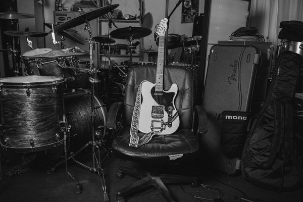 What types of guitars exist?