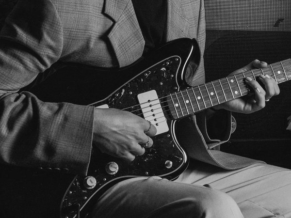 Gitarre lernen für Erwachsene: Mögliche Herausforderungen und wie du sie meistern kannst 