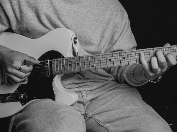 Apprendre la guitare pour adultes : tes avantages