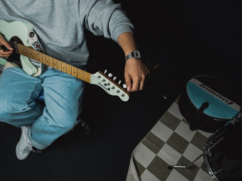 How do I start learning to play the guitar?