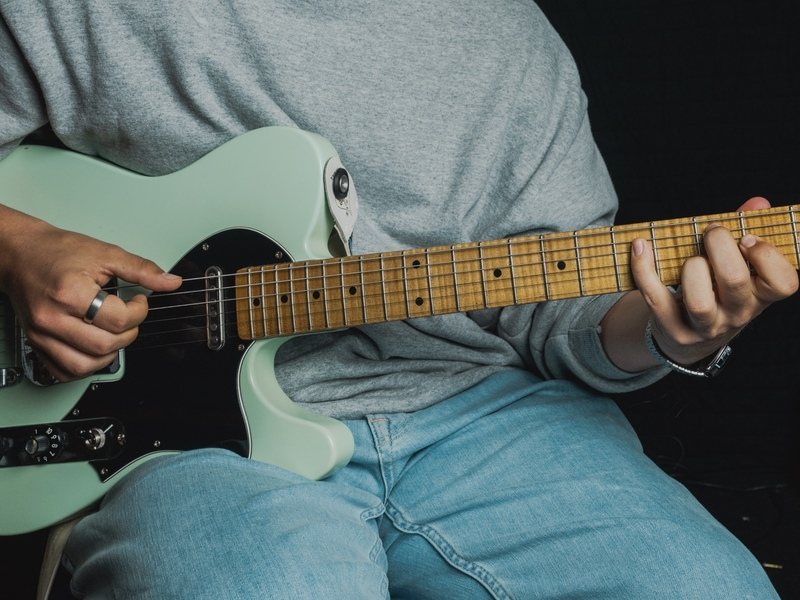 Learning guitar for adults: Your advantages