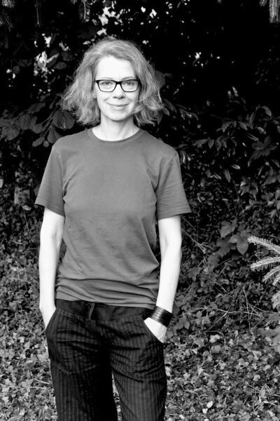 Denise Suhner teaches guitar